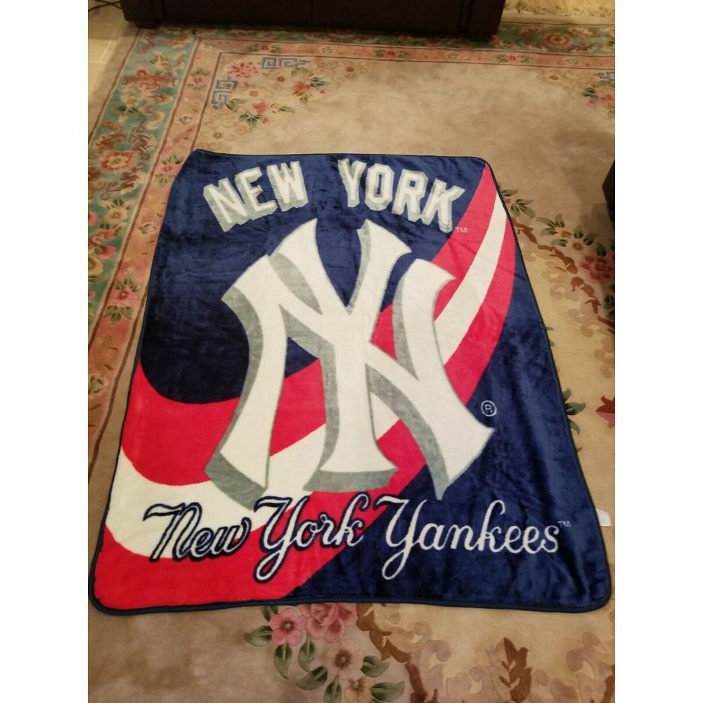 Northwest Company New York Yankees Soft Plush Large Throw Blanket‎ 48 X 62